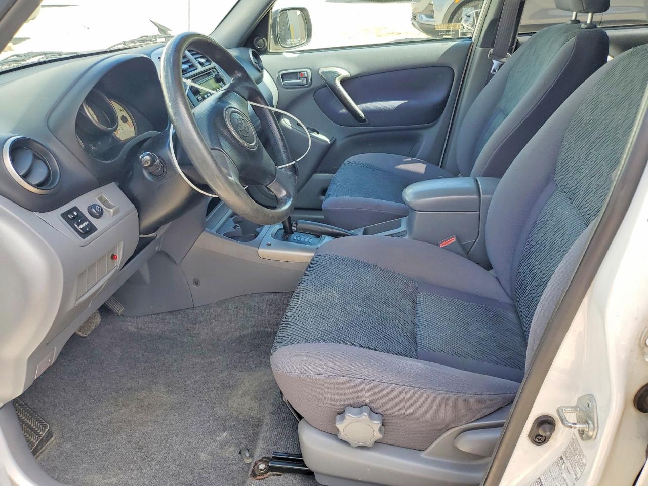 2001 TOYOTA RAV4 BASE photo 13