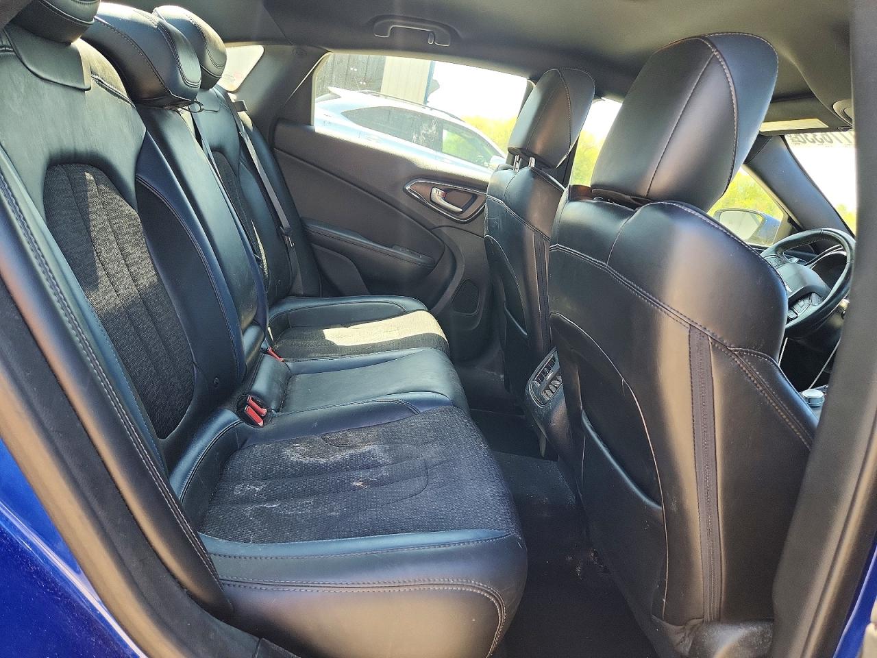 2015 CHRYSLER 200 S photo 10