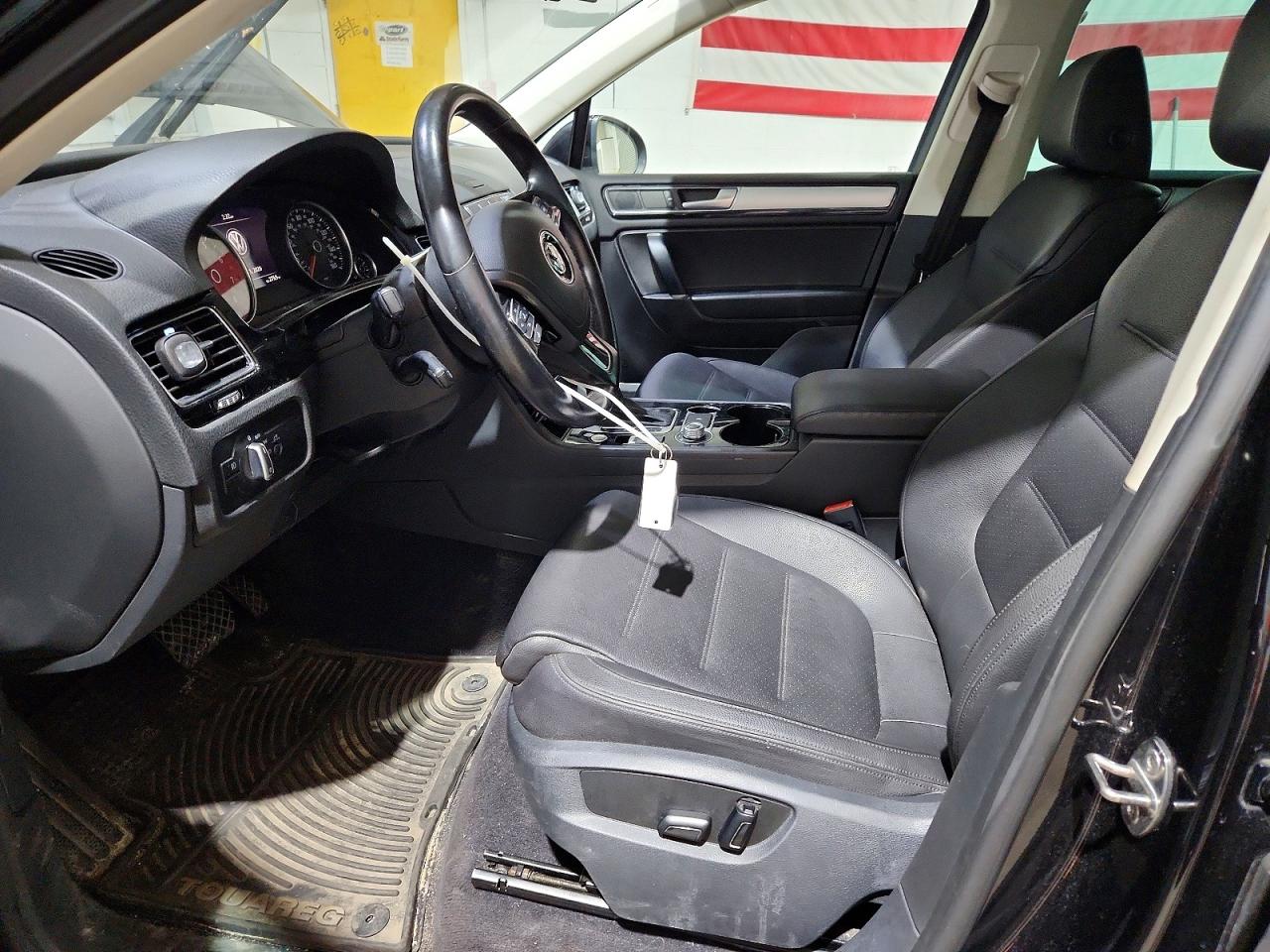 2015 VOLKSWAGEN TOUAREG V6 photo 13