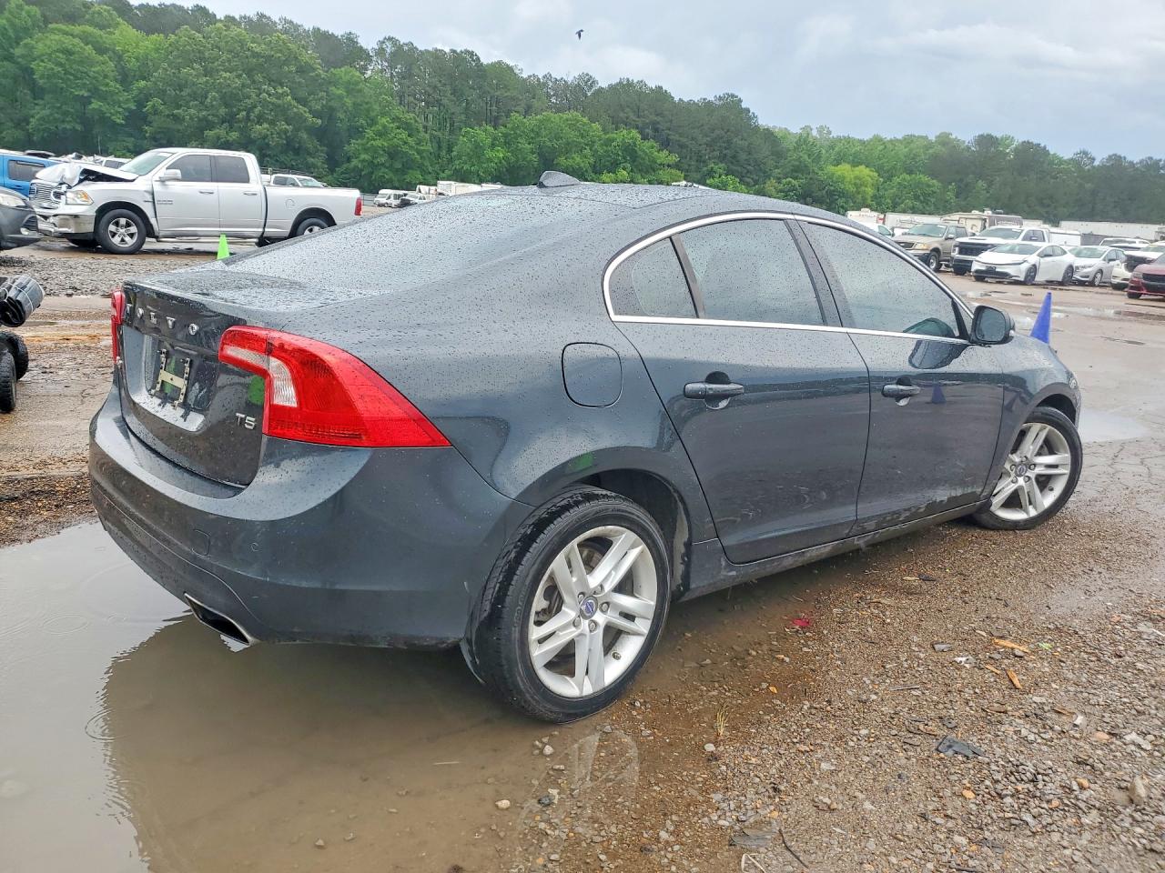 2015 VOLVO S60 PREMIER photo 5