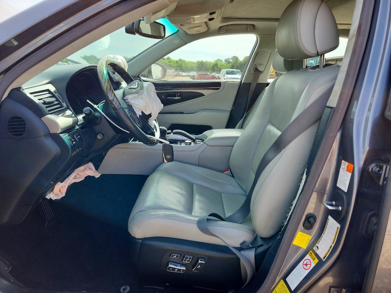 2016 LEXUS LS 460L photo 7