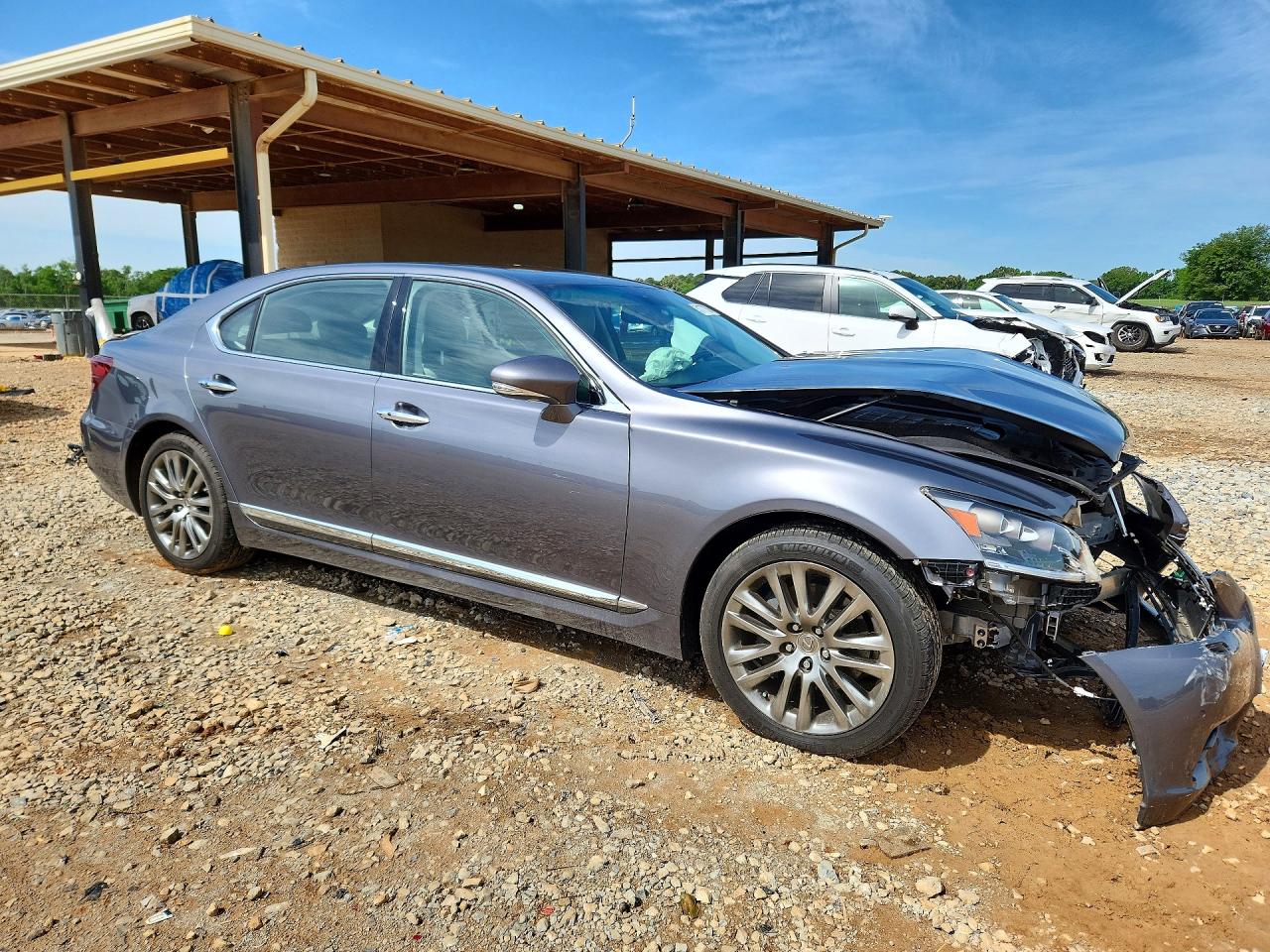 2016 LEXUS LS 460L photo 4