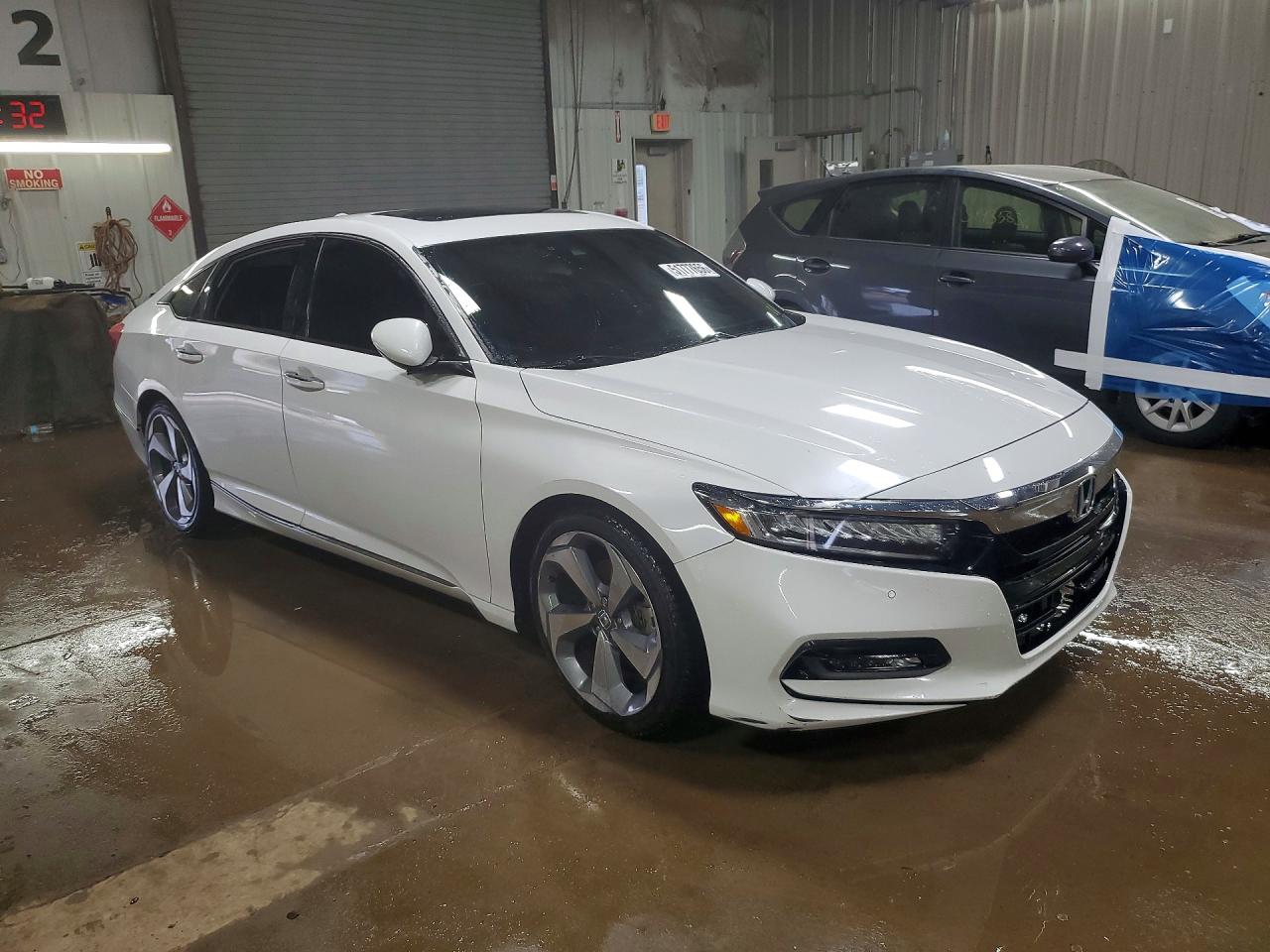 2018 HONDA ACCORD TOURING photo 10