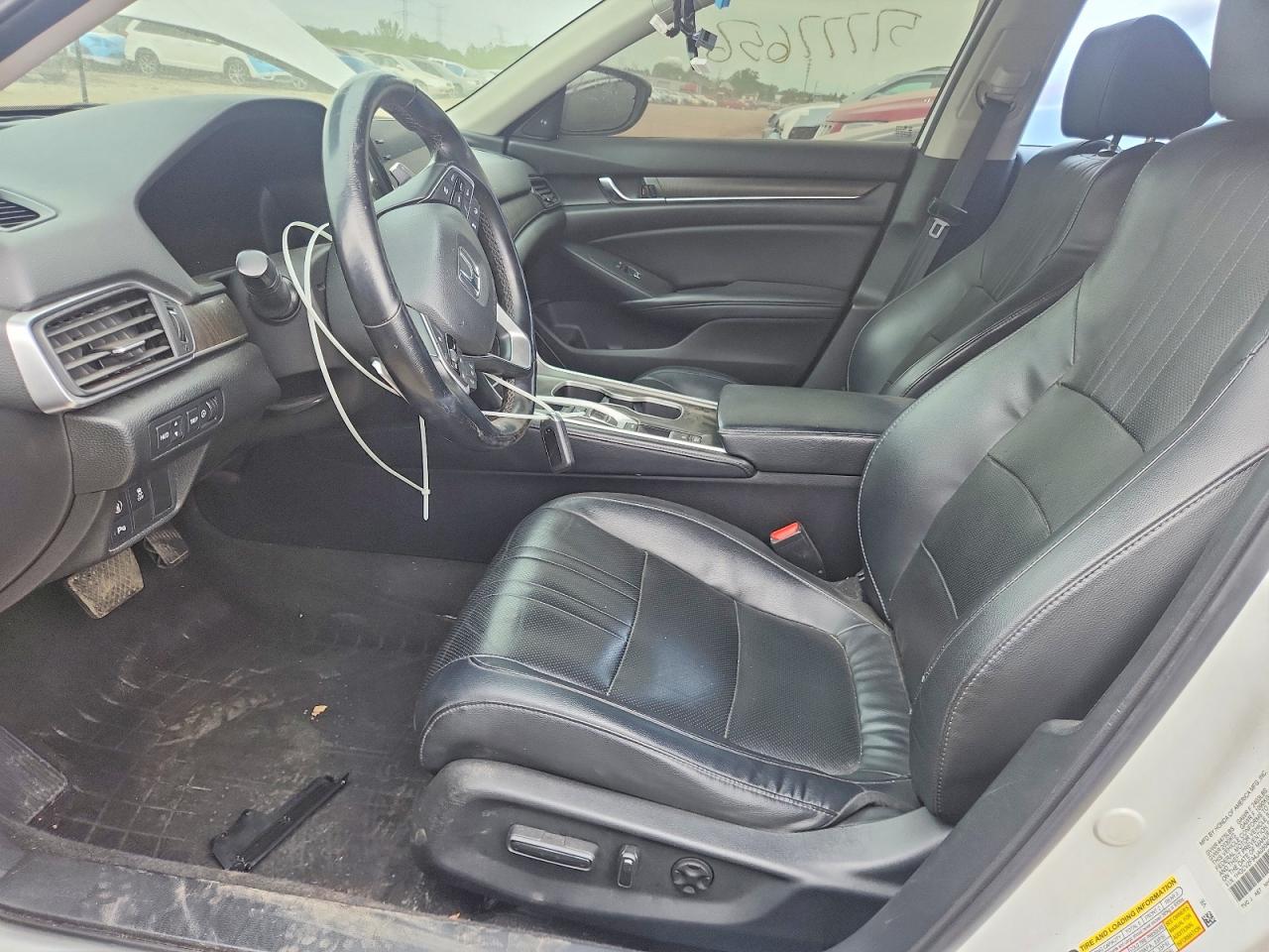 2018 HONDA ACCORD TOURING photo 19