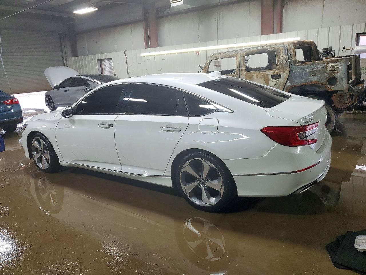 2018 HONDA ACCORD TOURING photo 4