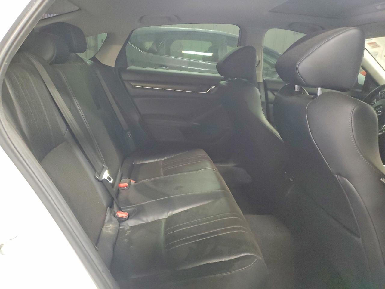 2018 HONDA ACCORD TOURING photo 28