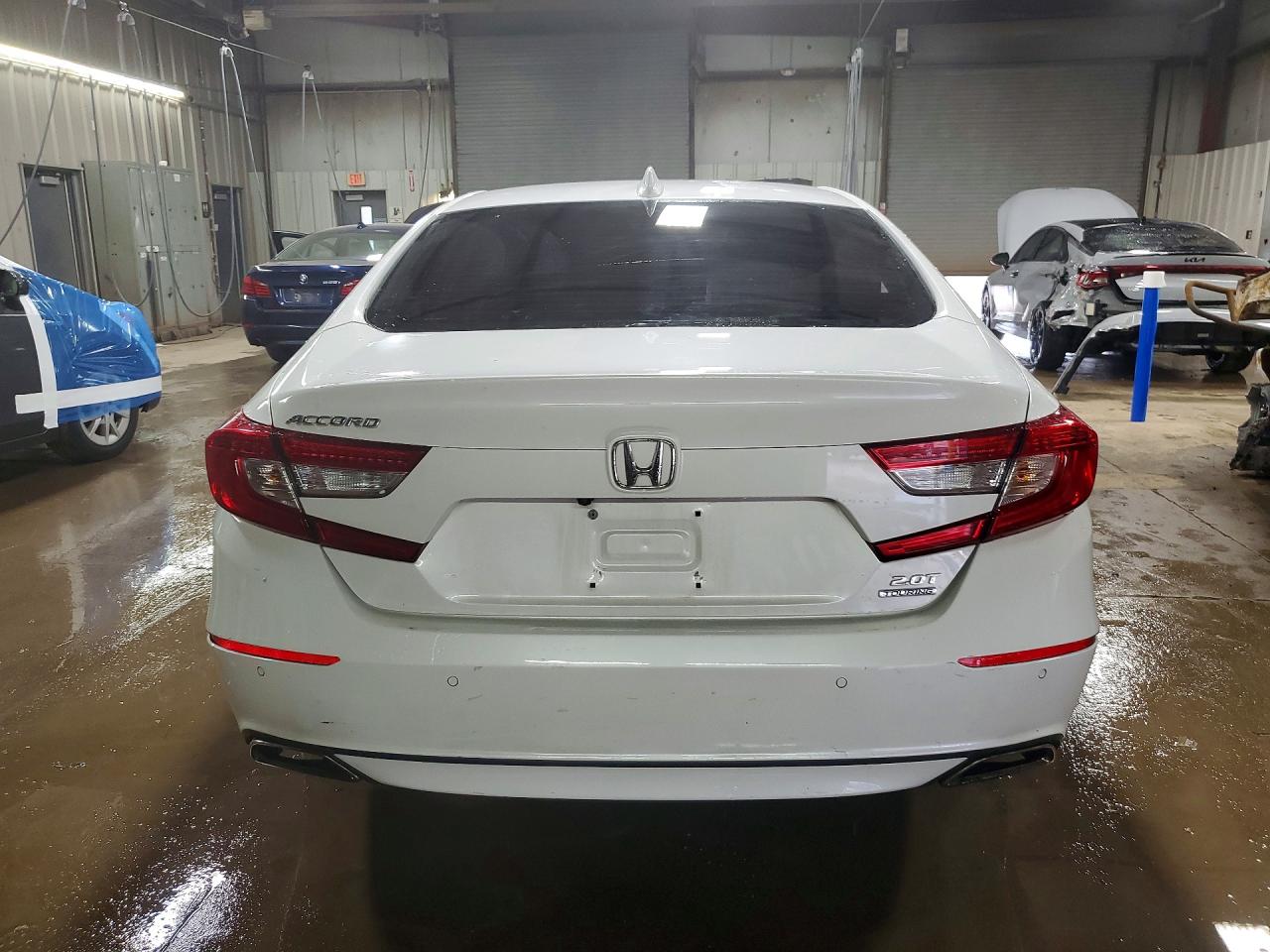 2018 HONDA ACCORD TOURING photo 16