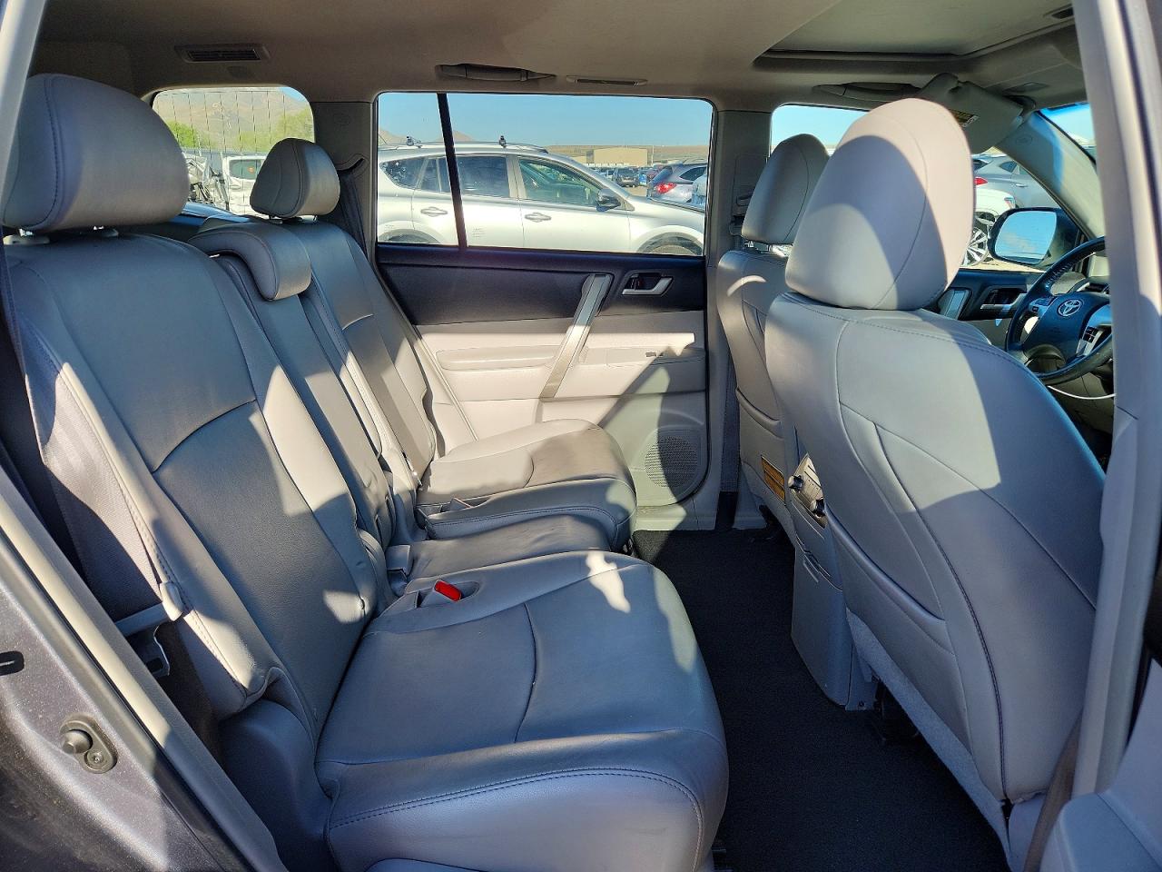 2013 TOYOTA HIGHLANDER SE photo 10