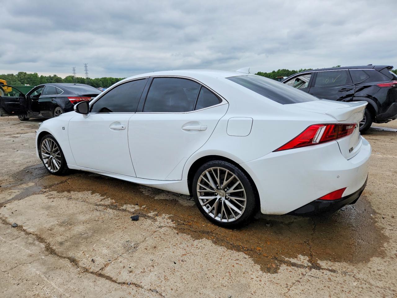 2019 LEXUS IS 300 photo 4
