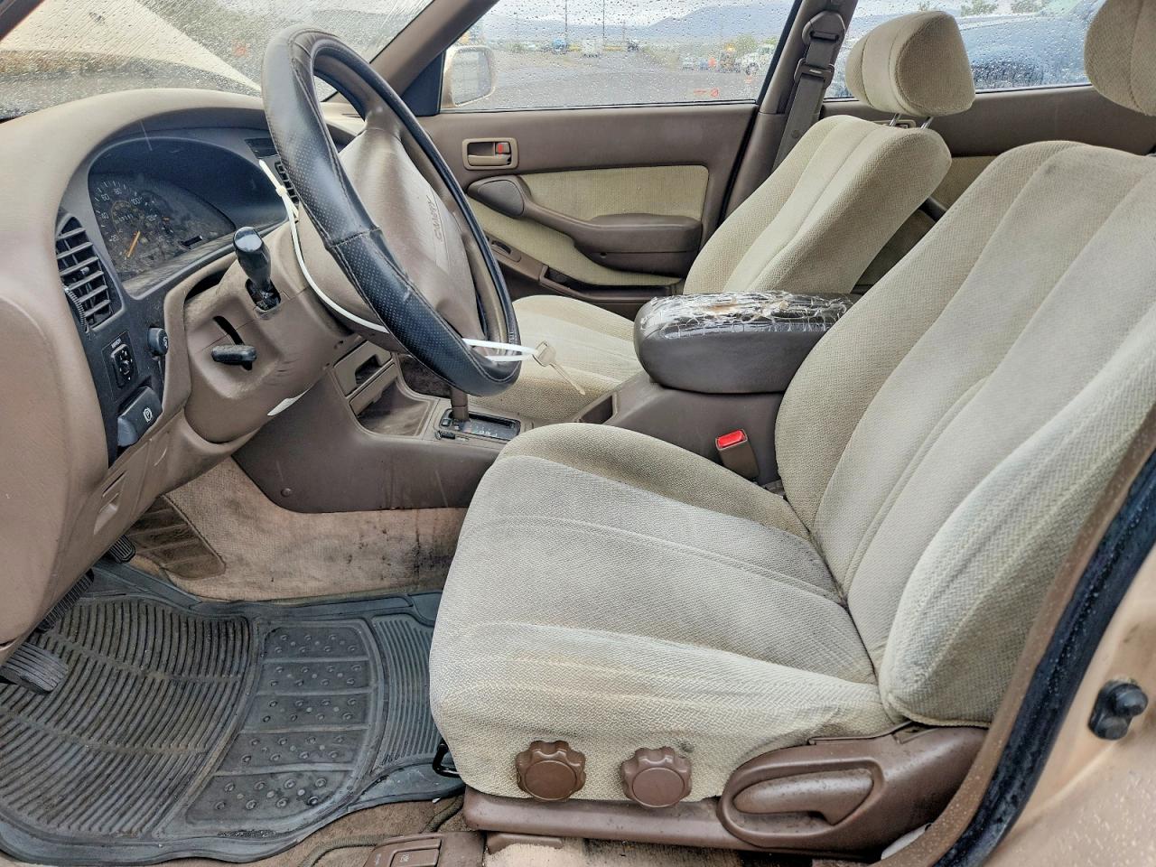 1994 TOYOTA CAMRY LE photo 7