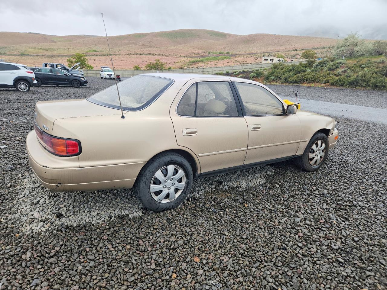 1994 TOYOTA CAMRY LE photo 3