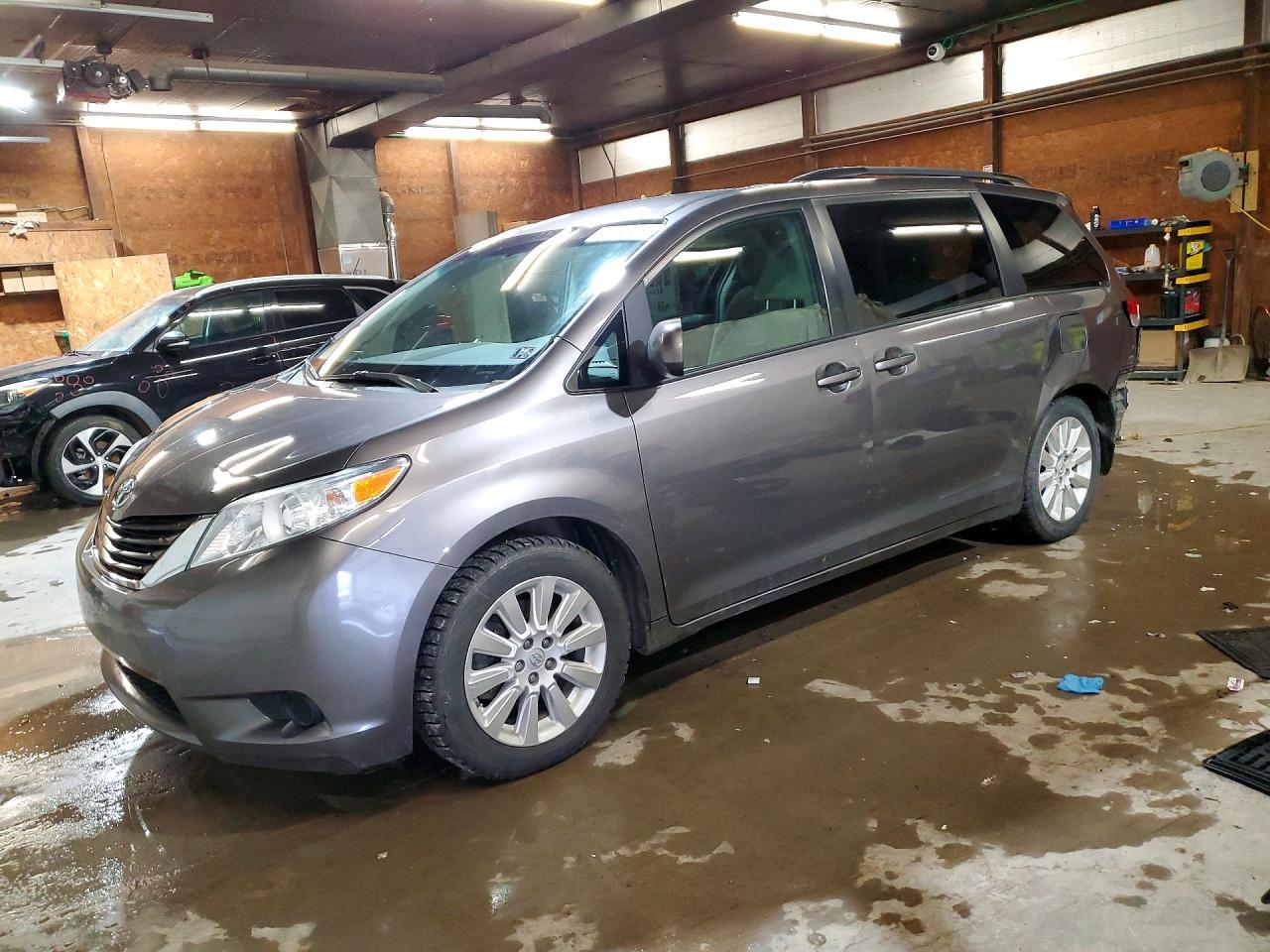2014 TOYOTA SIENNA