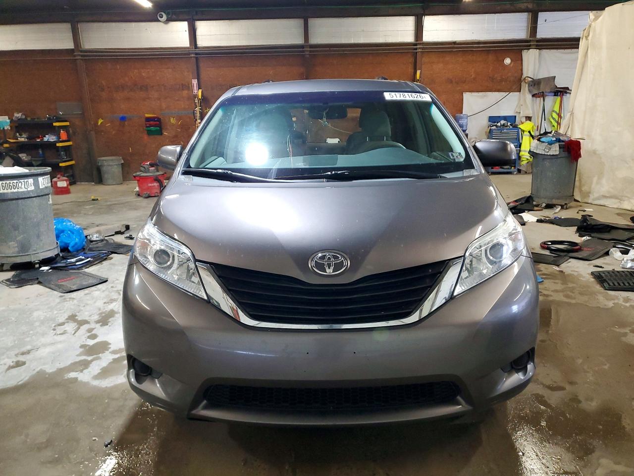 2014 TOYOTA SIENNA LE photo 13