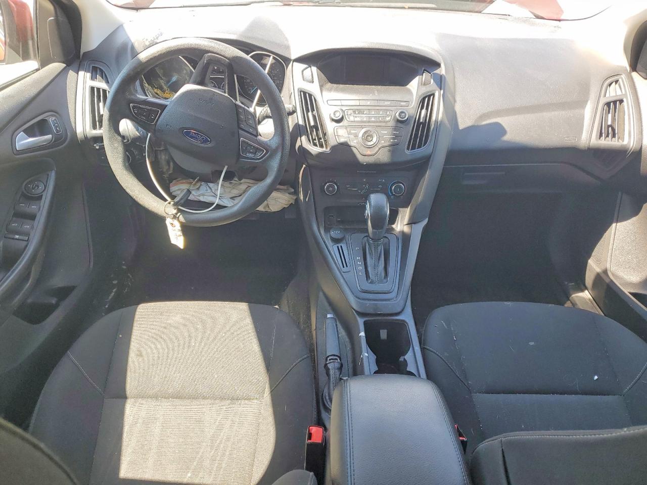 2018 FORD FOCUS SE photo 8