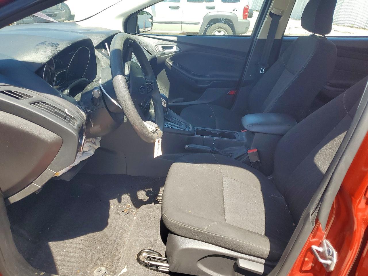 2018 FORD FOCUS SE photo 7