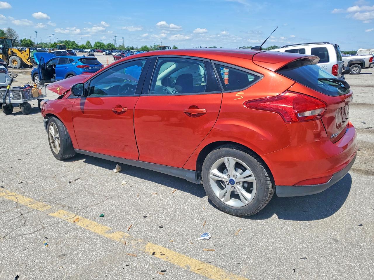 2018 FORD FOCUS SE photo 2