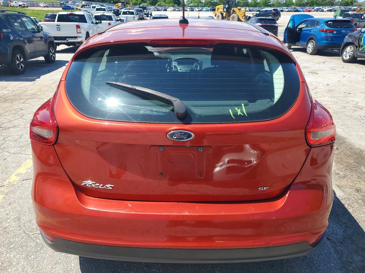 2018 FORD FOCUS SE photo 6
