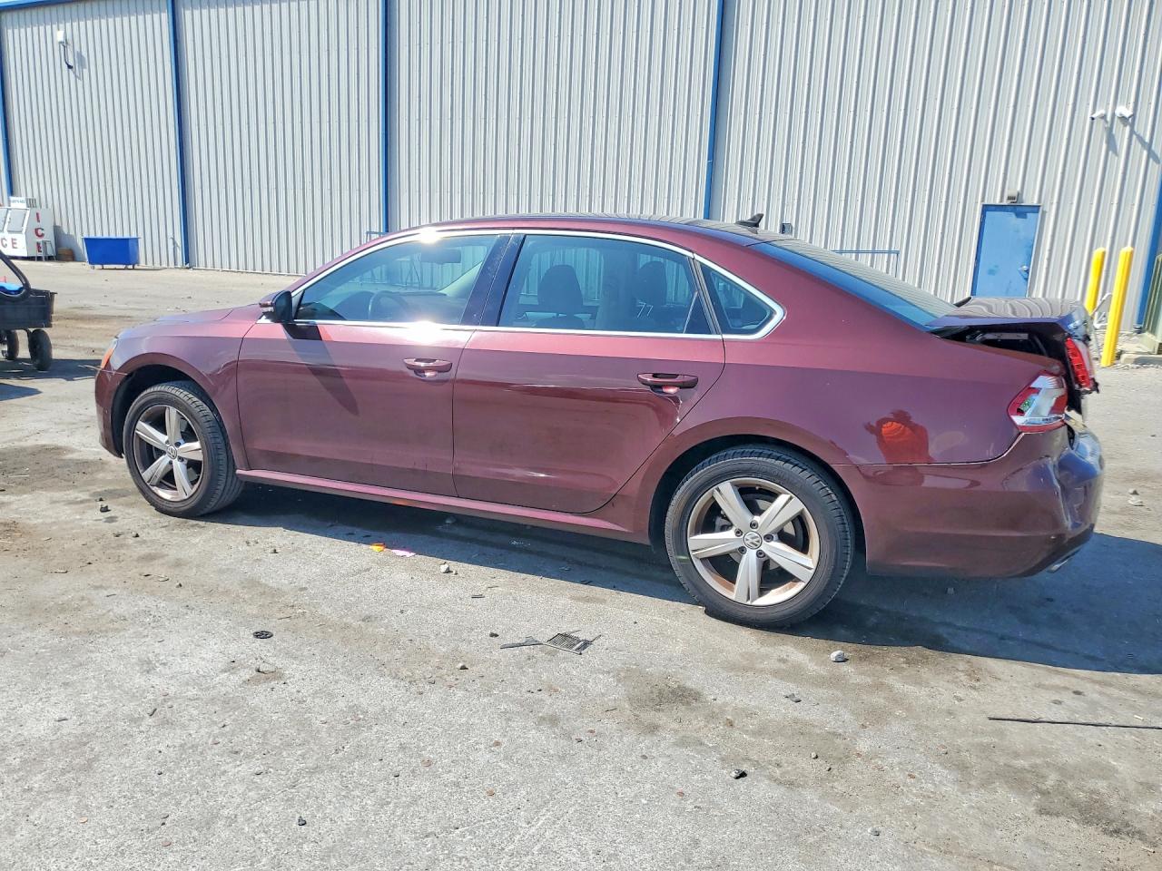 2012 VOLKSWAGEN PASSAT SE photo 4