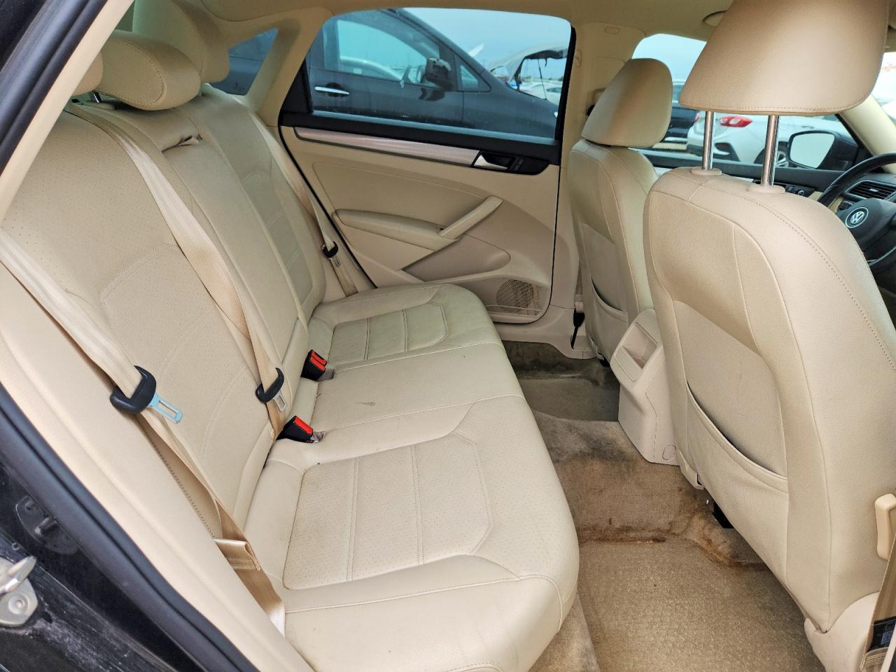 2015 VOLKSWAGEN PASSAT S photo 10