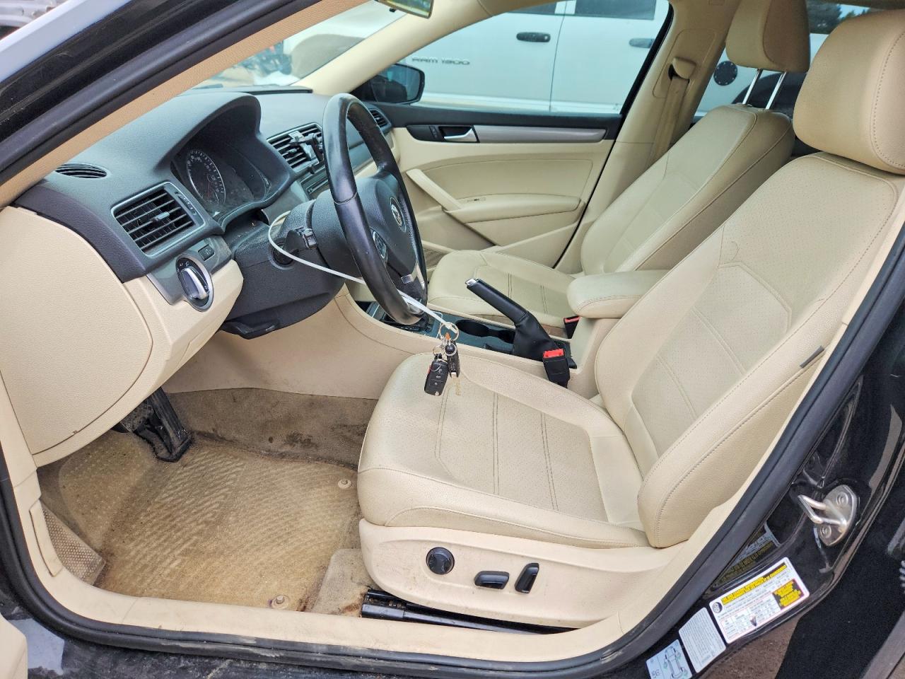 2015 VOLKSWAGEN PASSAT S photo 7