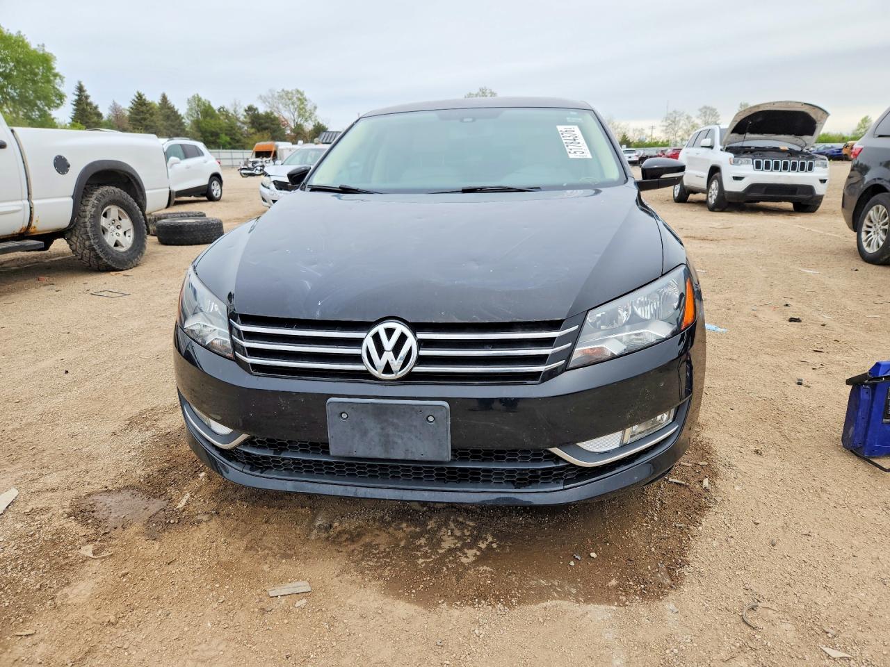 2015 VOLKSWAGEN PASSAT S photo 5