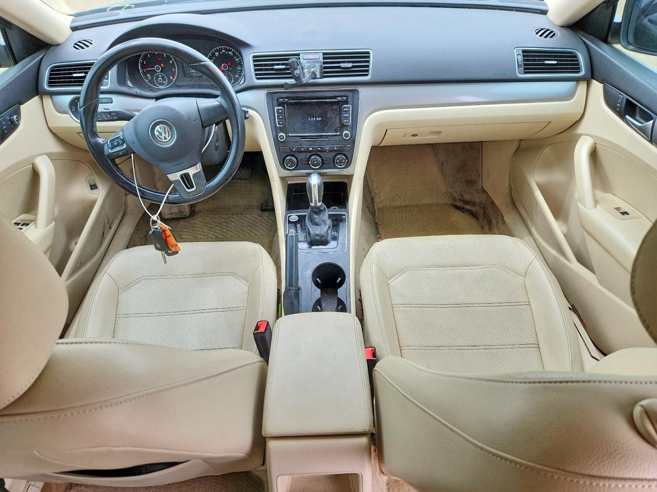 2015 VOLKSWAGEN PASSAT S photo 8