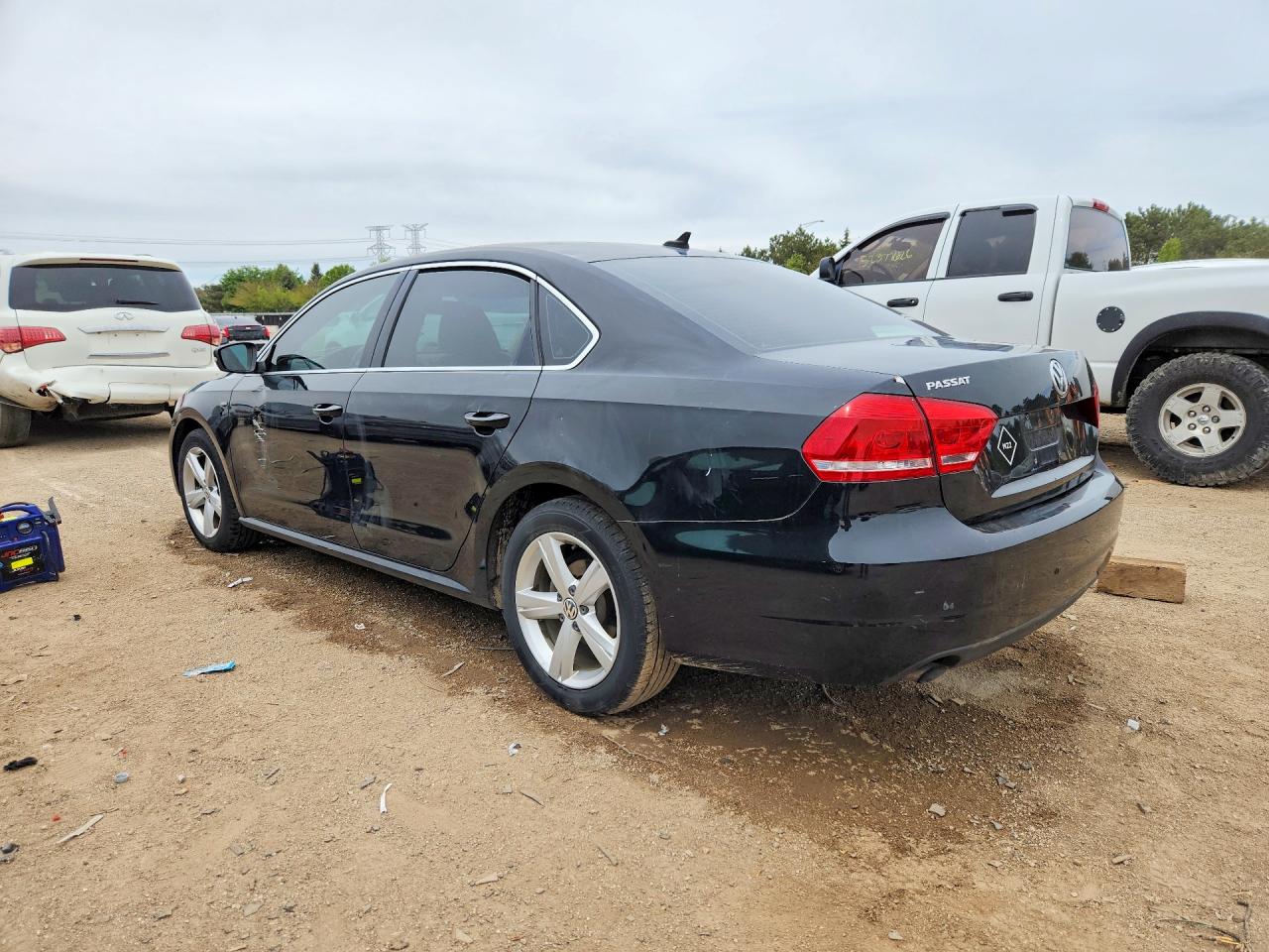 2015 VOLKSWAGEN PASSAT S photo 2