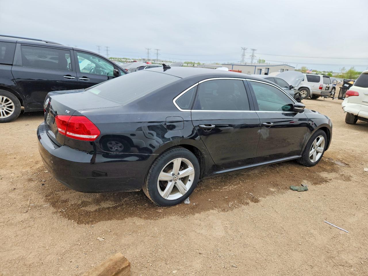 2015 VOLKSWAGEN PASSAT S photo 3
