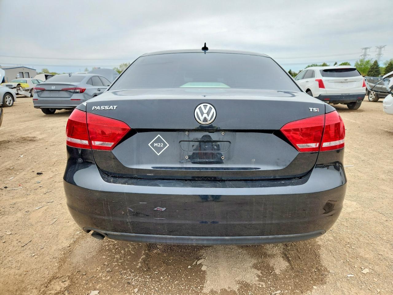 2015 VOLKSWAGEN PASSAT S photo 6