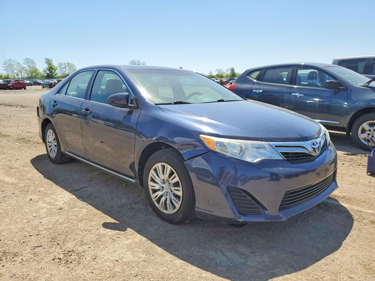 2014 TOYOTA CAMRY LE photo 10
