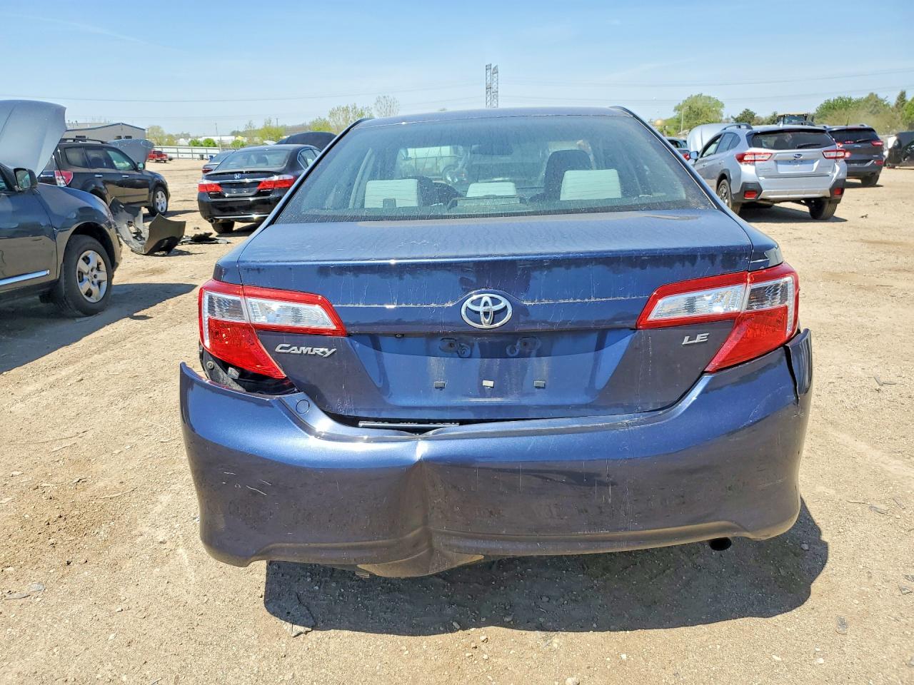 2014 TOYOTA CAMRY LE photo 16