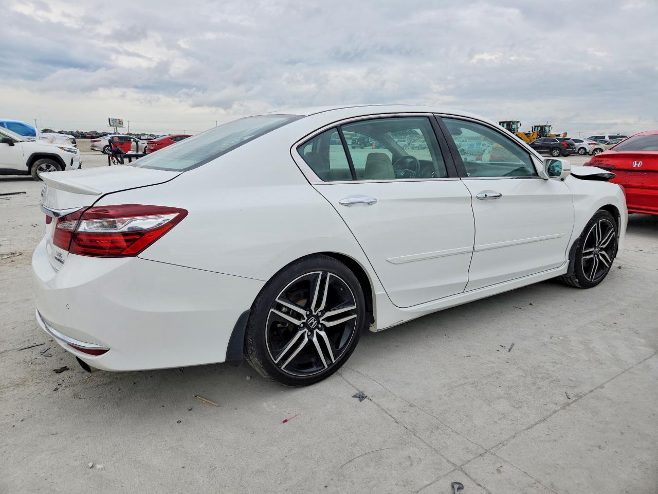 2016 HONDA ACCORD TOURING photo 5
