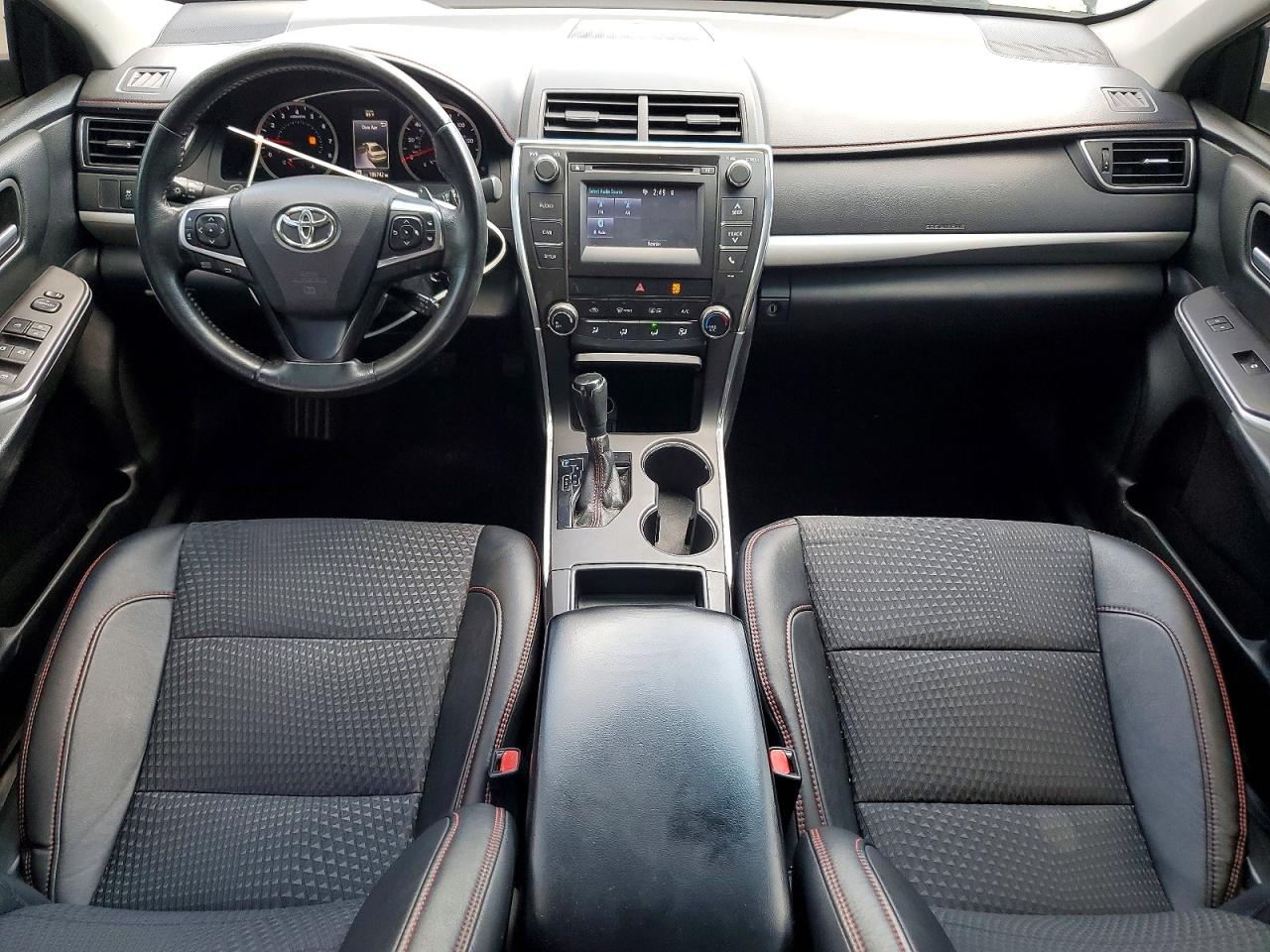2015 TOYOTA CAMRY SE photo 22