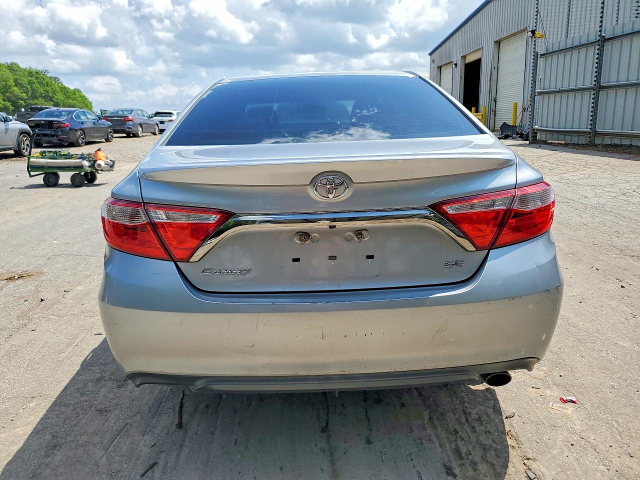 2015 TOYOTA CAMRY SE photo 16