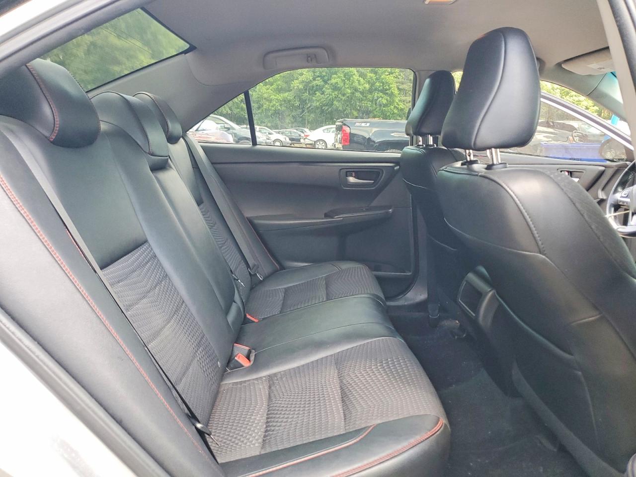 2015 TOYOTA CAMRY SE photo 28