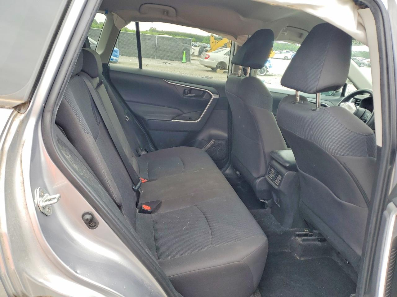 2022 TOYOTA RAV4 LE photo 28
