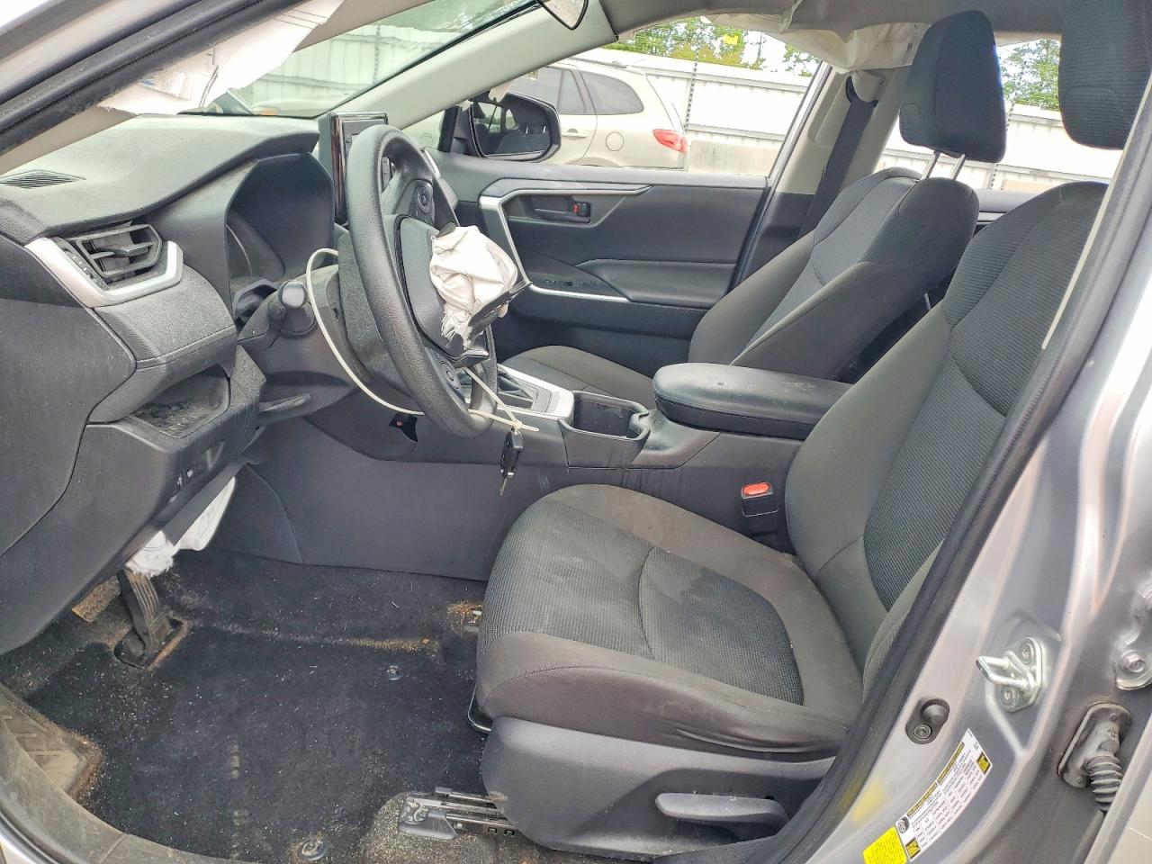 2022 TOYOTA RAV4 LE photo 19