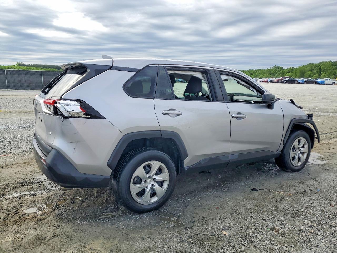 2022 TOYOTA RAV4 LE photo 7