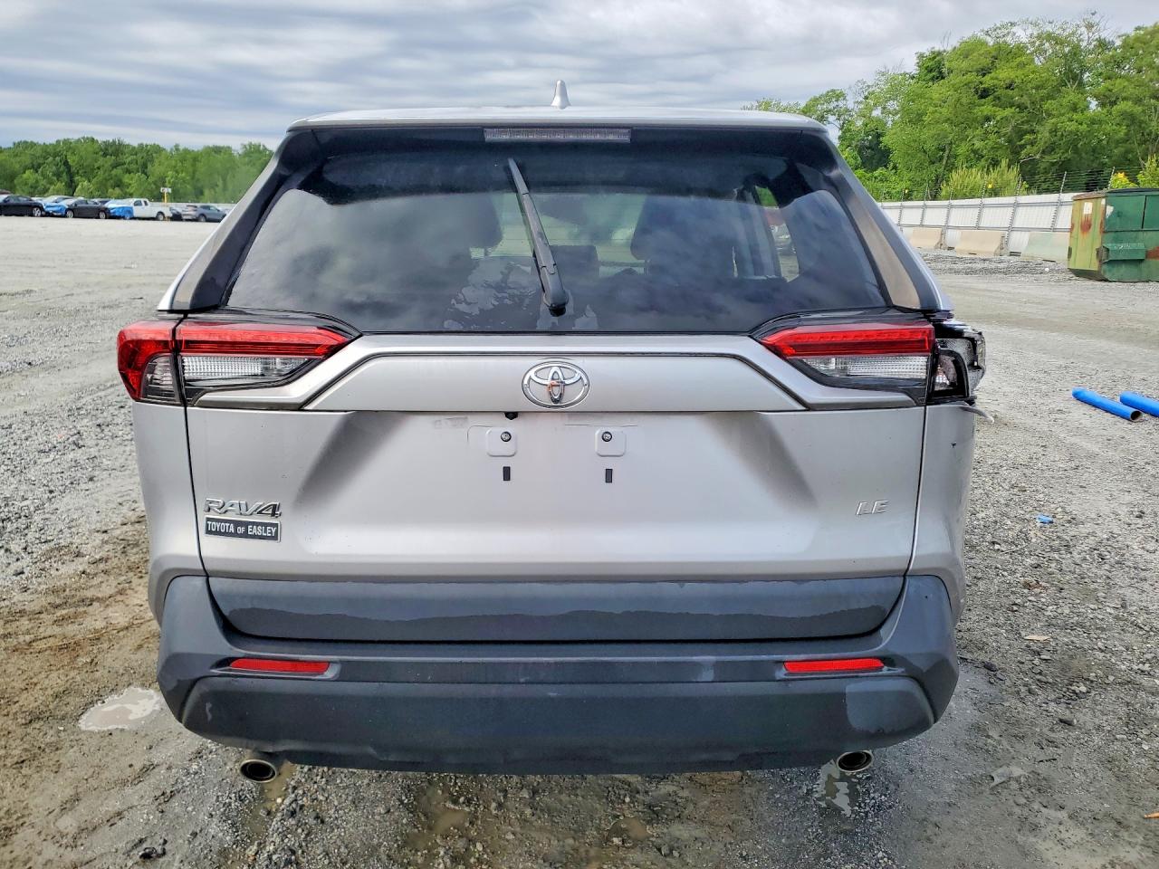2022 TOYOTA RAV4 LE photo 16