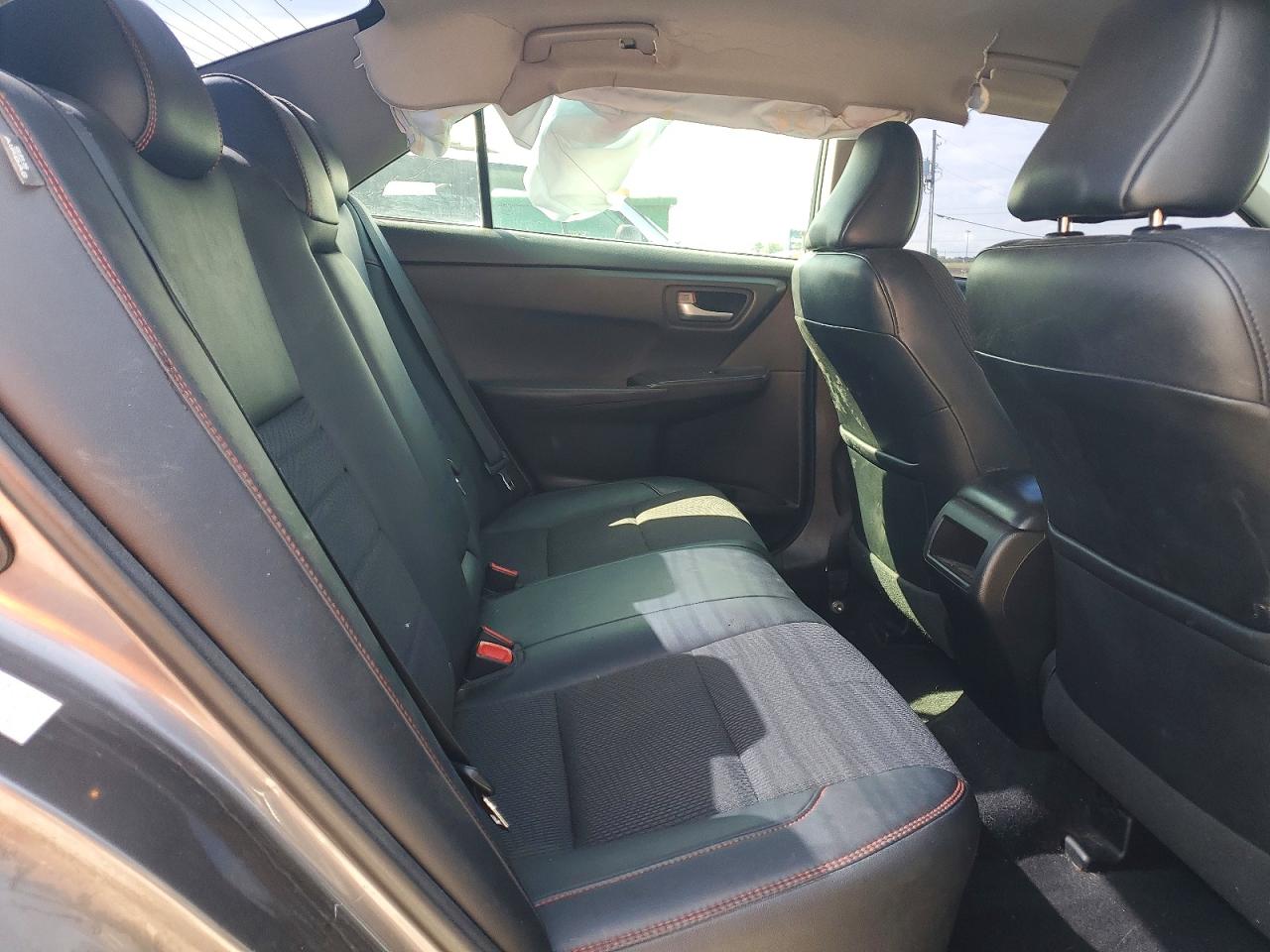 2017 TOYOTA CAMRY SE photo 28