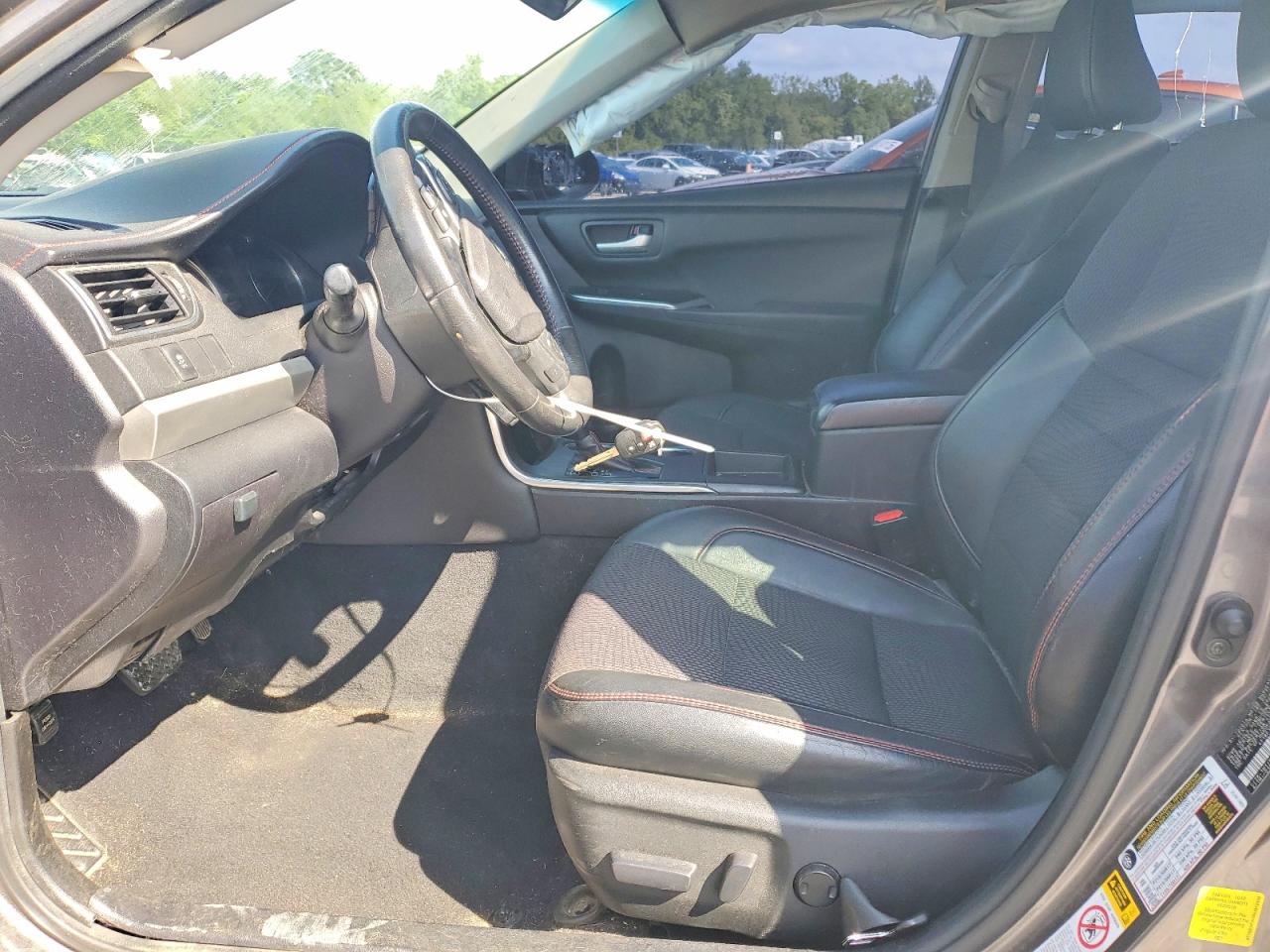 2017 TOYOTA CAMRY SE photo 19