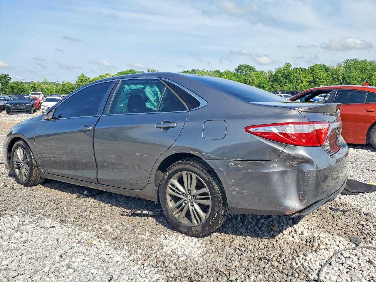 2017 TOYOTA CAMRY SE photo 4