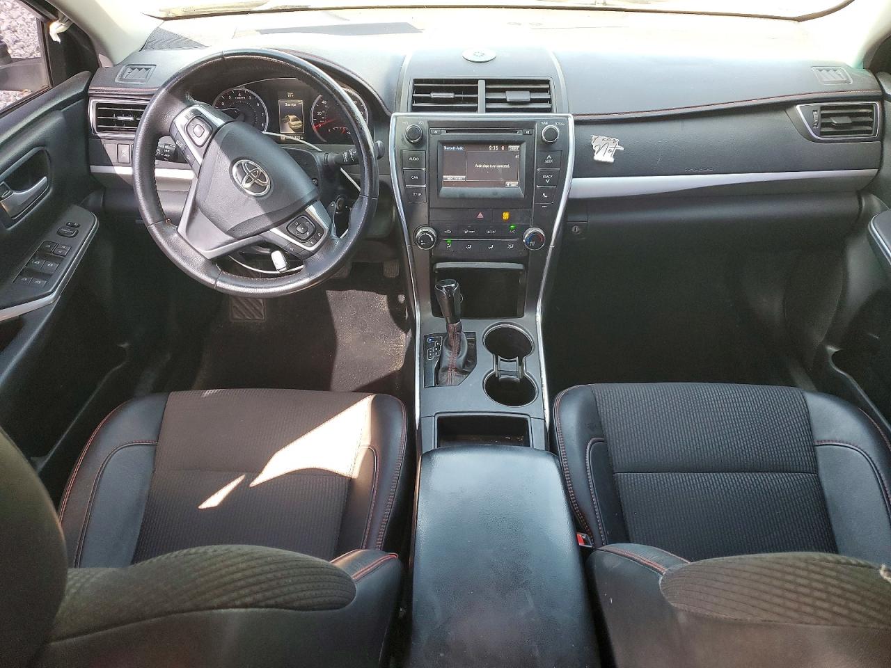 2017 TOYOTA CAMRY SE photo 22