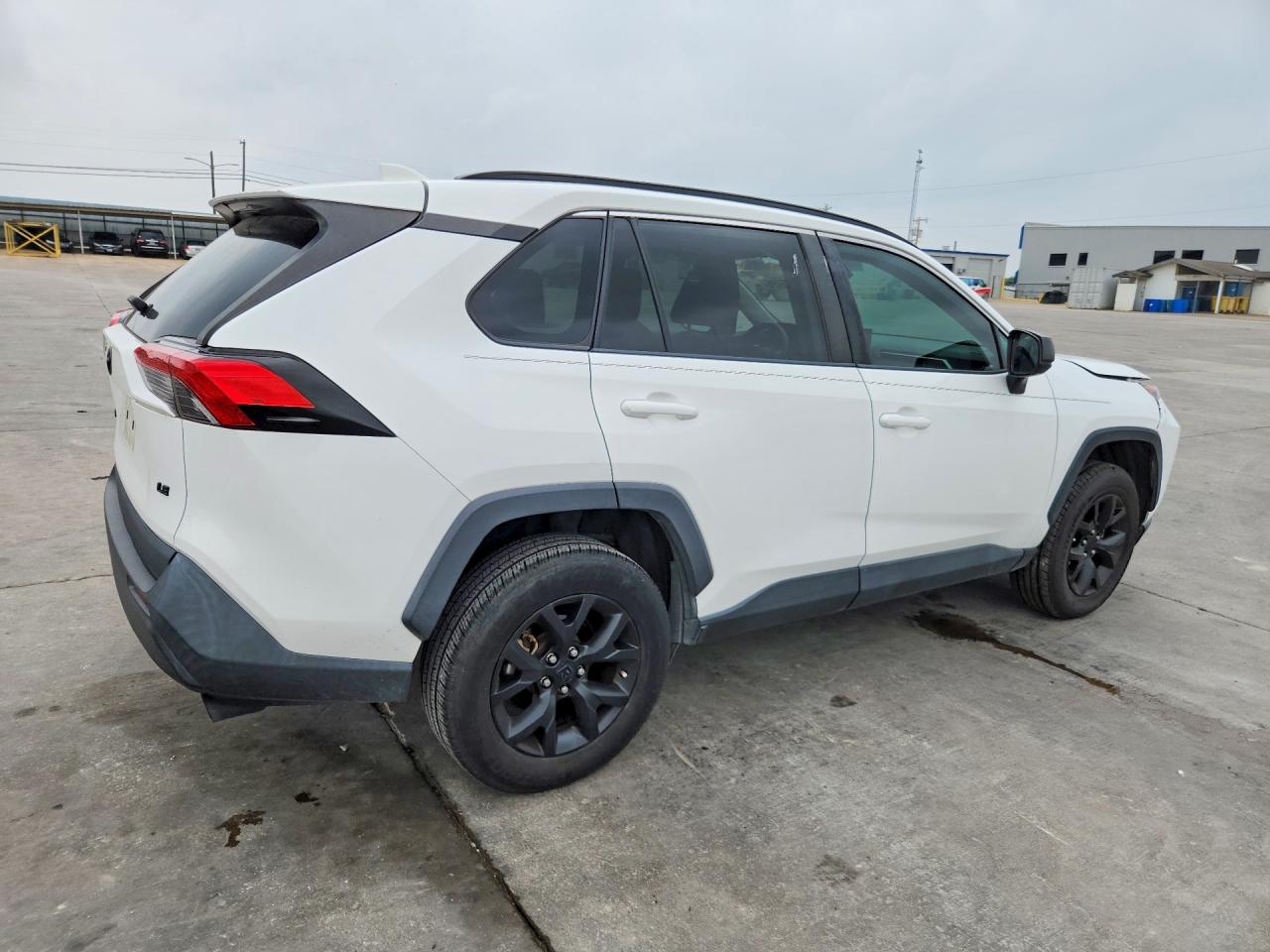 2021 TOYOTA RAV4 LE photo 5
