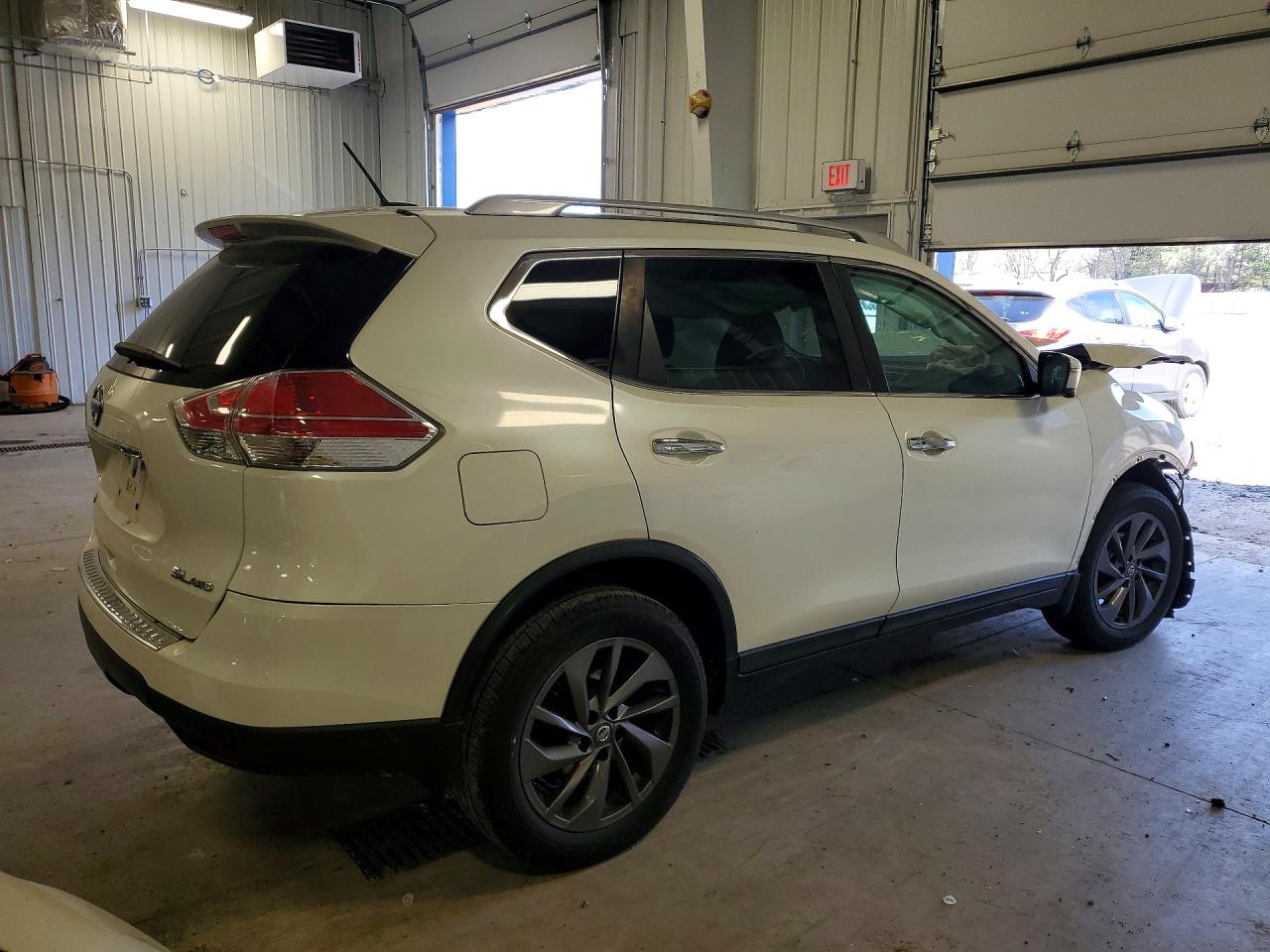 2016 NISSAN ROGUE SL photo 3