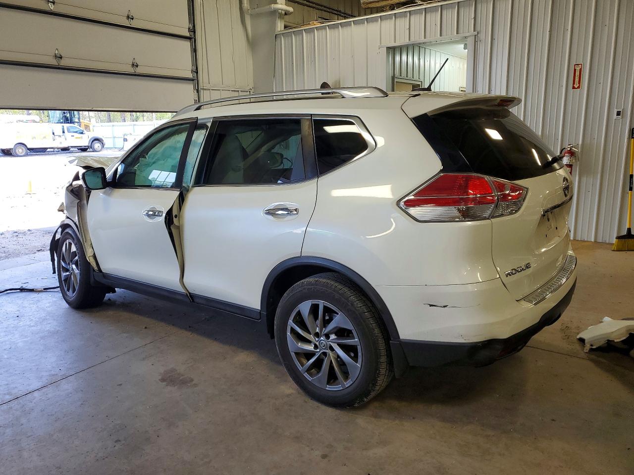 2016 NISSAN ROGUE SL photo 2