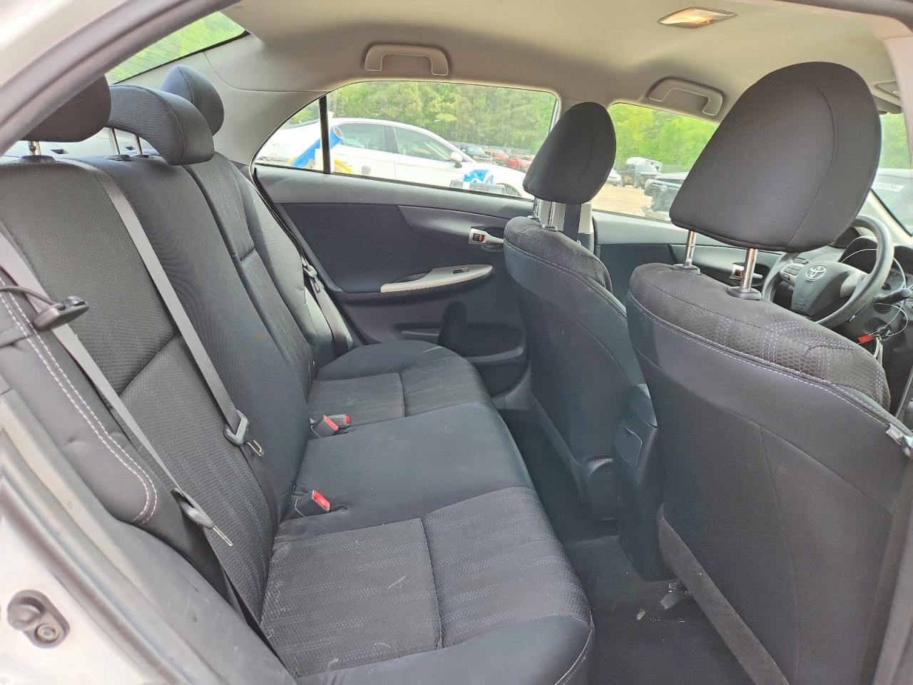 2013 TOYOTA COROLLA S photo 28