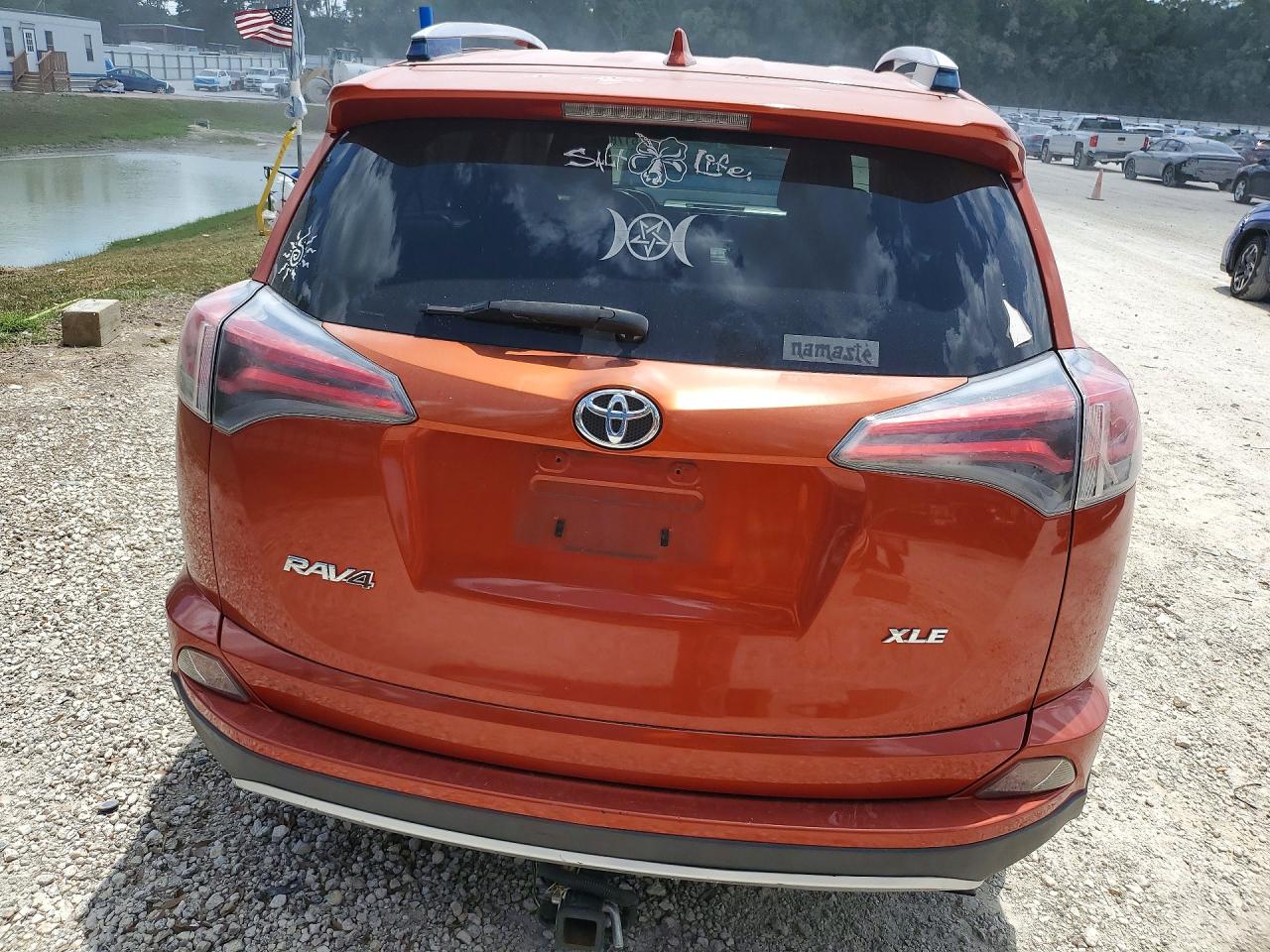 2016 TOYOTA RAV4 XLE photo 15