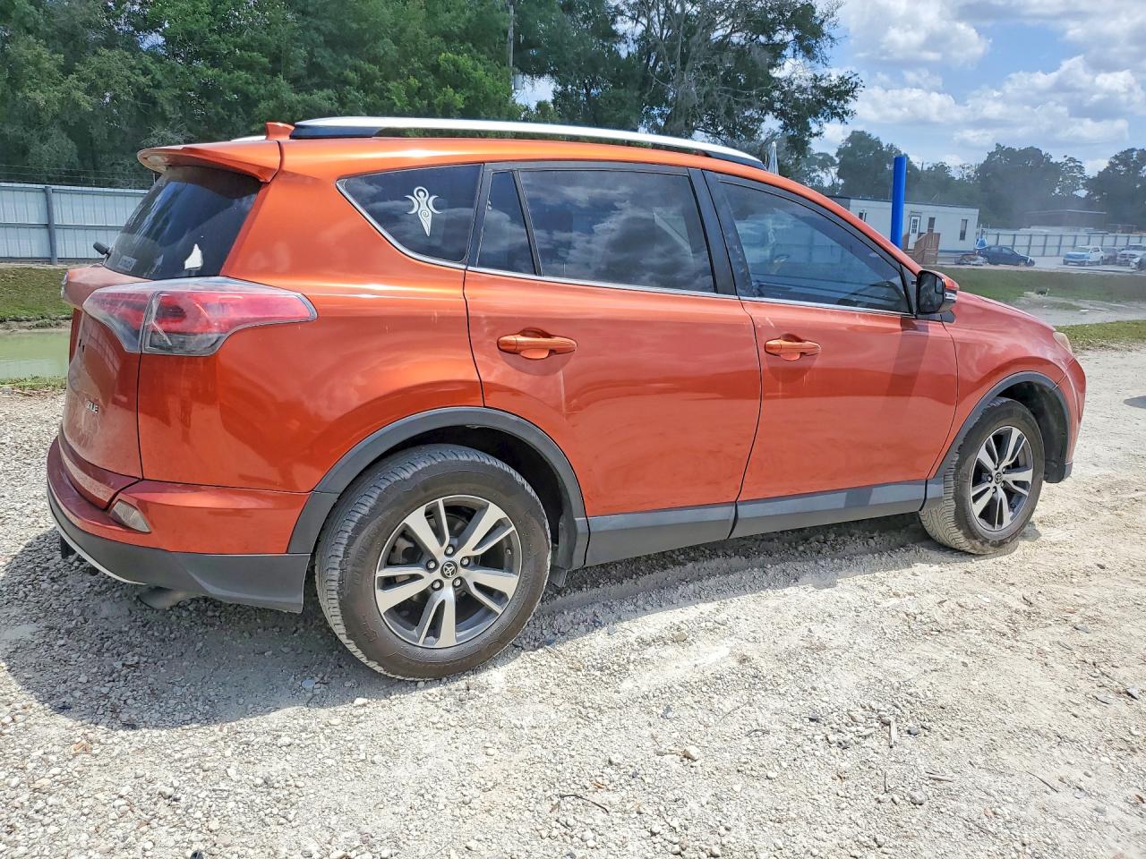 2016 TOYOTA RAV4 XLE photo 7