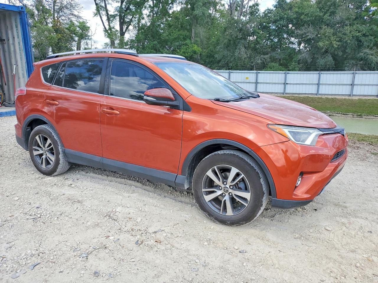 2016 TOYOTA RAV4 XLE photo 9